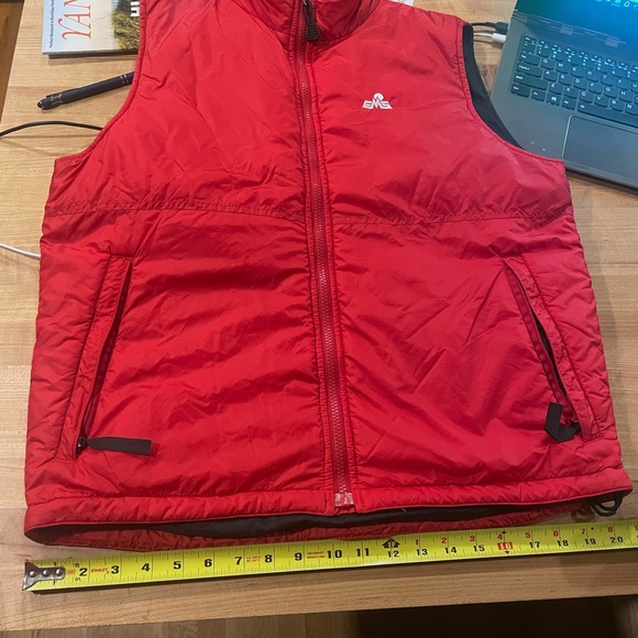 Vintage EMS vest. Packs into its own pocket. Great for spring fall hikes - Picture 10 of 12
